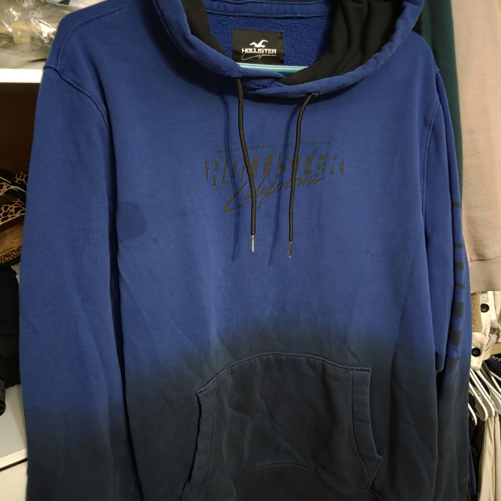 Hollister Men's Blue to Navy Ombre Hoodie